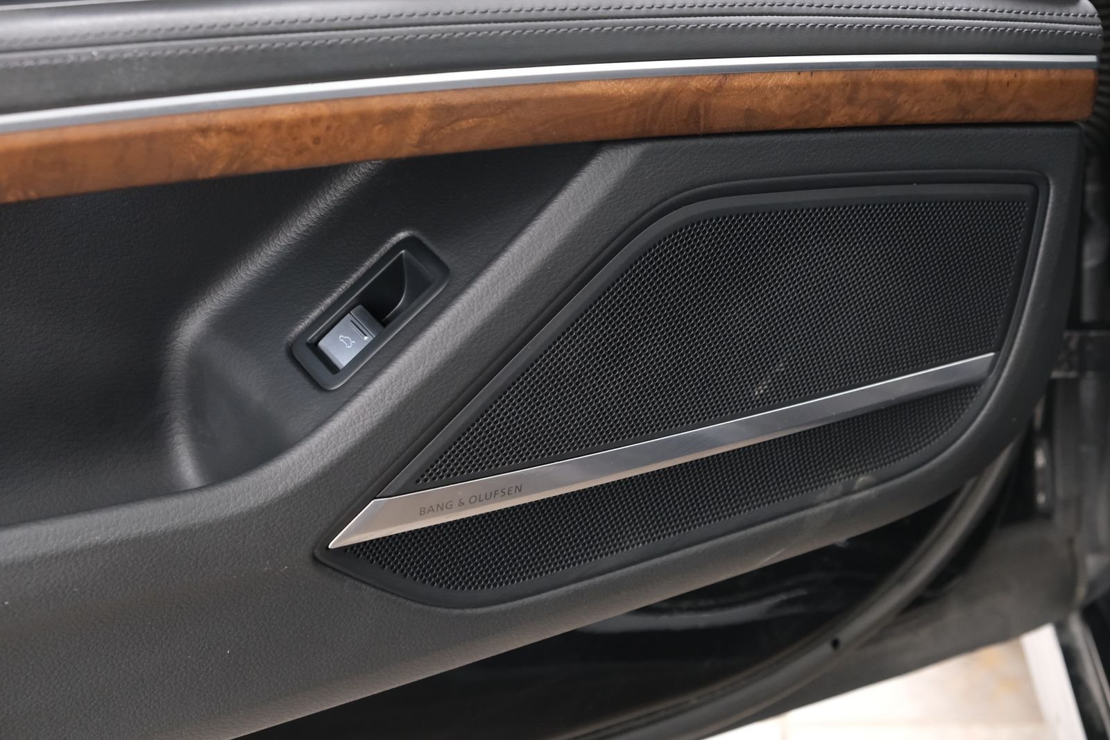 Used 2021 Black Metallic Audi 4.0 image 27