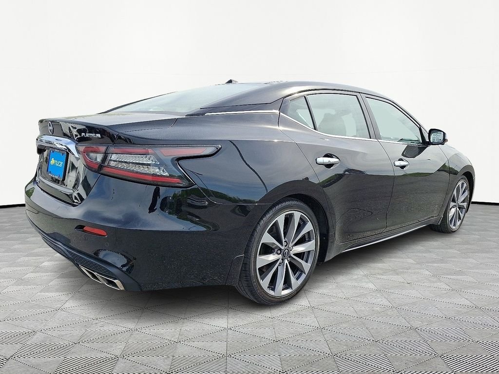 Used 2023 Black Nissan Platinum image 7