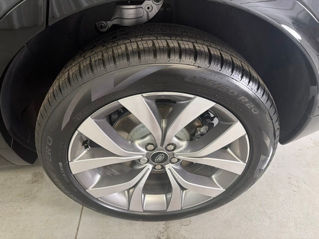 New 2026 Carpathian Grey Land Rover Landmark image 28