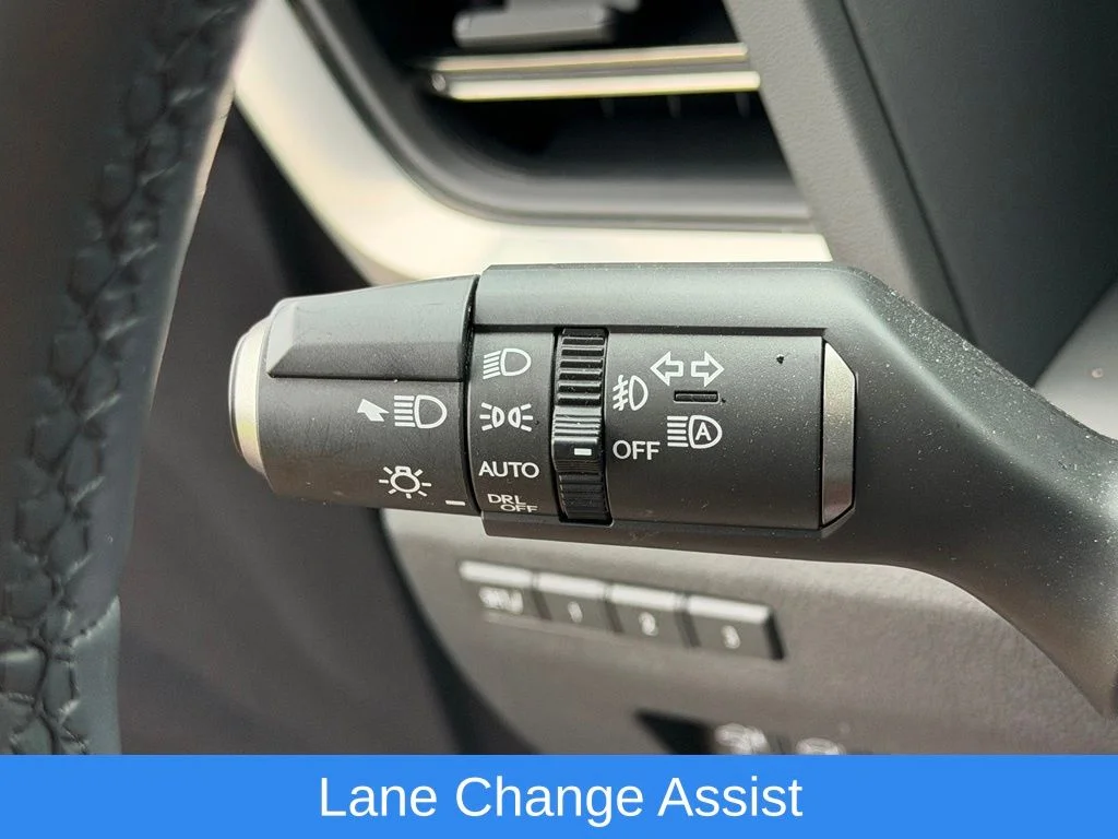 Used 2025  Lexus 550 Luxury image 23