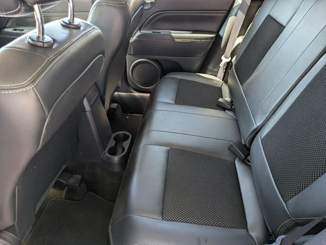 Used 2017 Billet Silver Metallic Jeep Latitude image 9