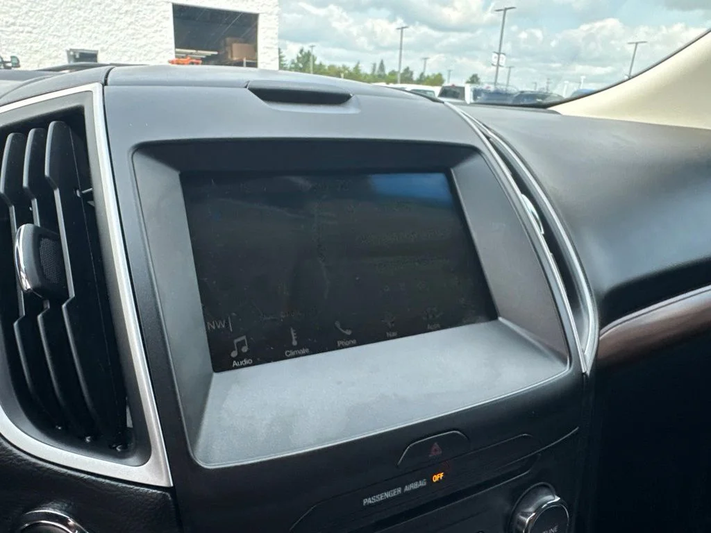 Used 2018 Shadow Black Ford SEL image 17