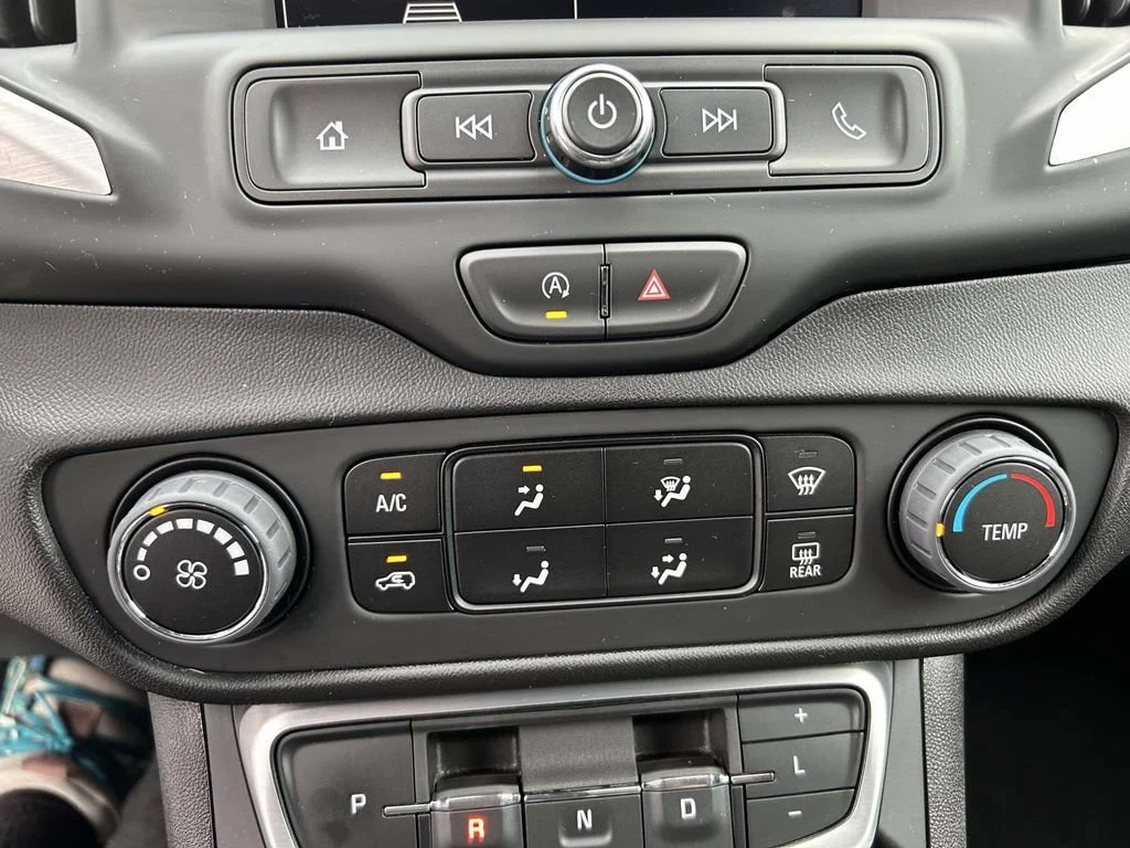 Used 2024 Summit White GMC SLE image 19