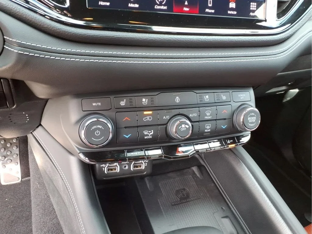Used 2024 Black Dodge SRT Hellcat Plus image 28
