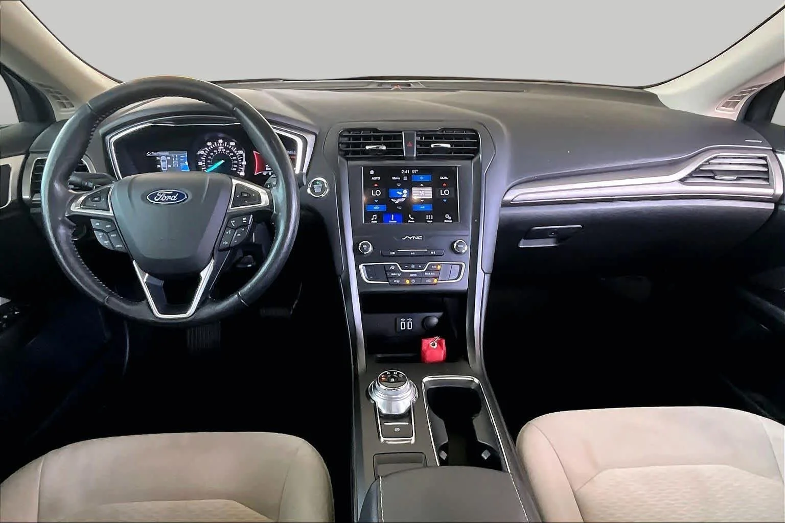 Used 2019 Magnetic Metallic Ford SE image 15