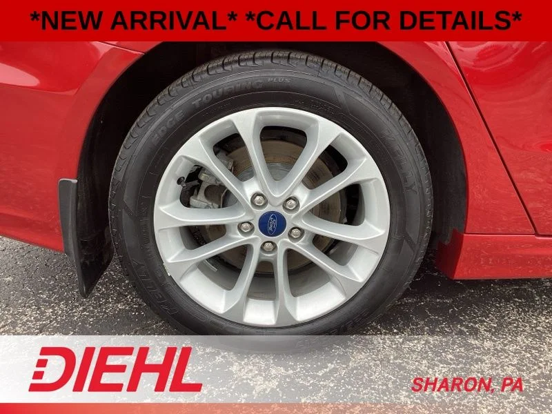 Used 2020 Red Ford SE image 9