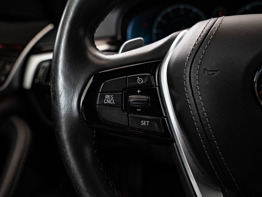 Used 2019 Bluestone Metallic BMW 540i xDrive image 27