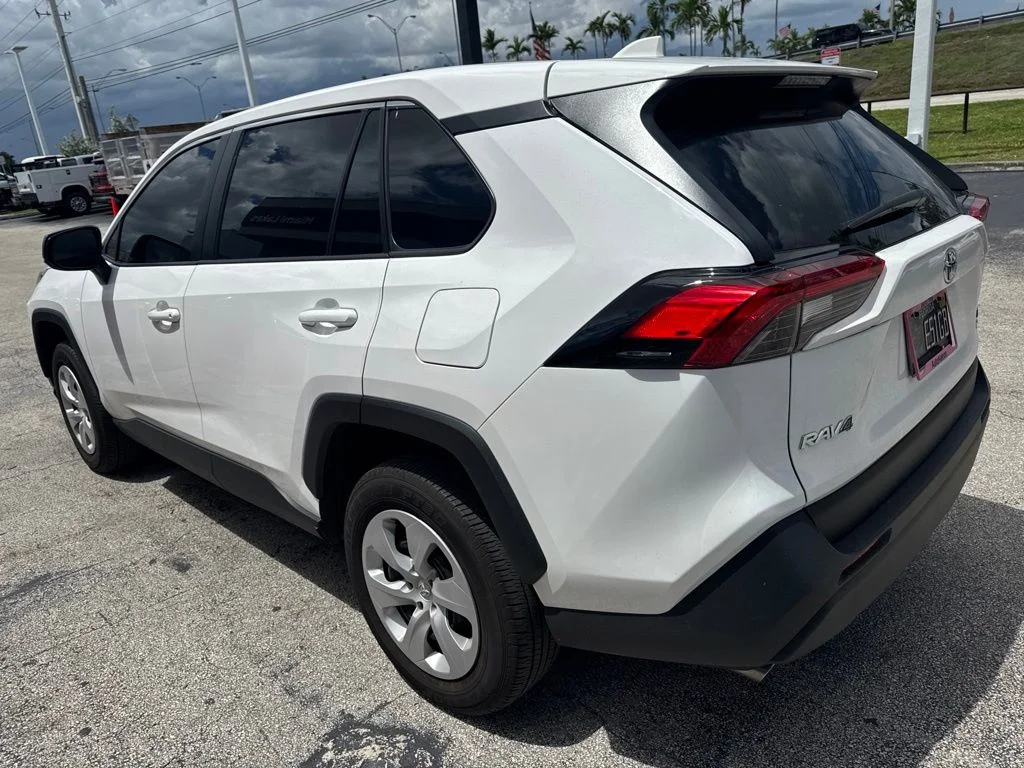 Used 2025 Ice Toyota LE image 4