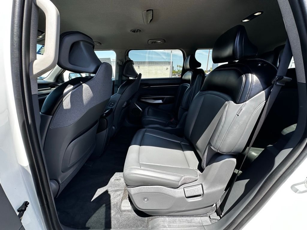 Used 2024 Snow White Pearl Kia Light Long Range image 18