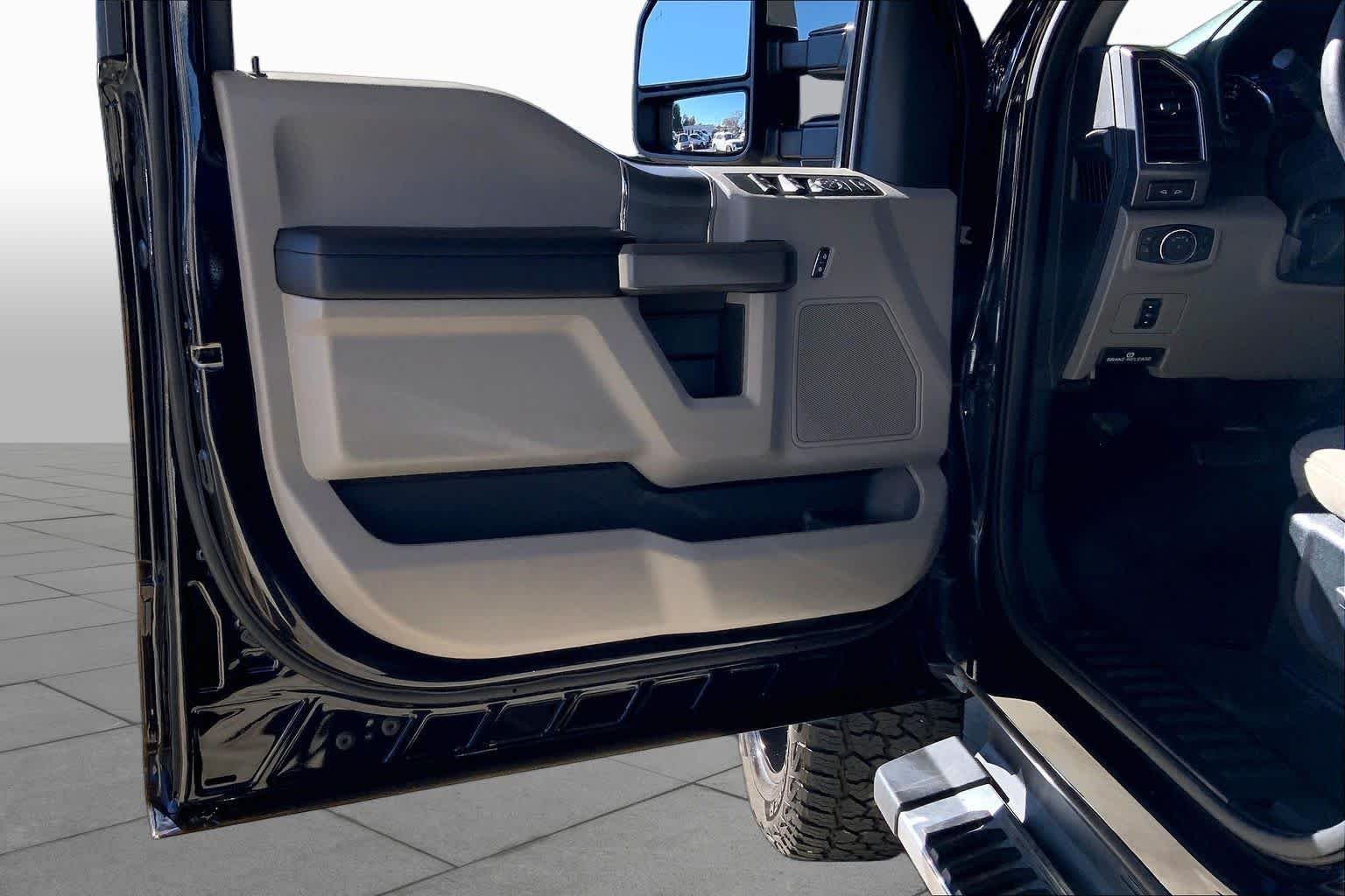Used 2020 Agate Black Metallic Ford XLT image 21
