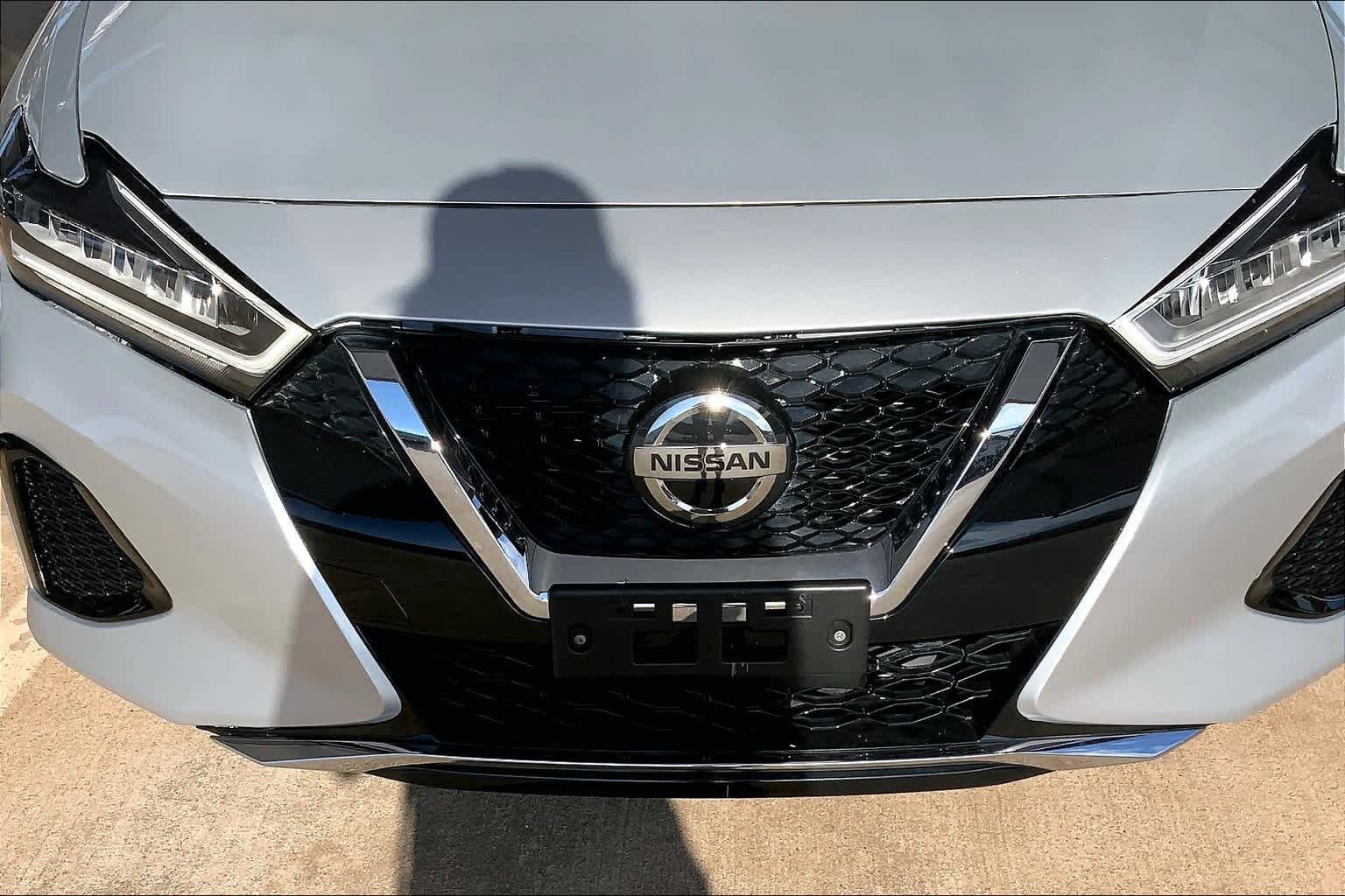 Used 2022 Brilliant Silver Metallic Nissan SV image 28