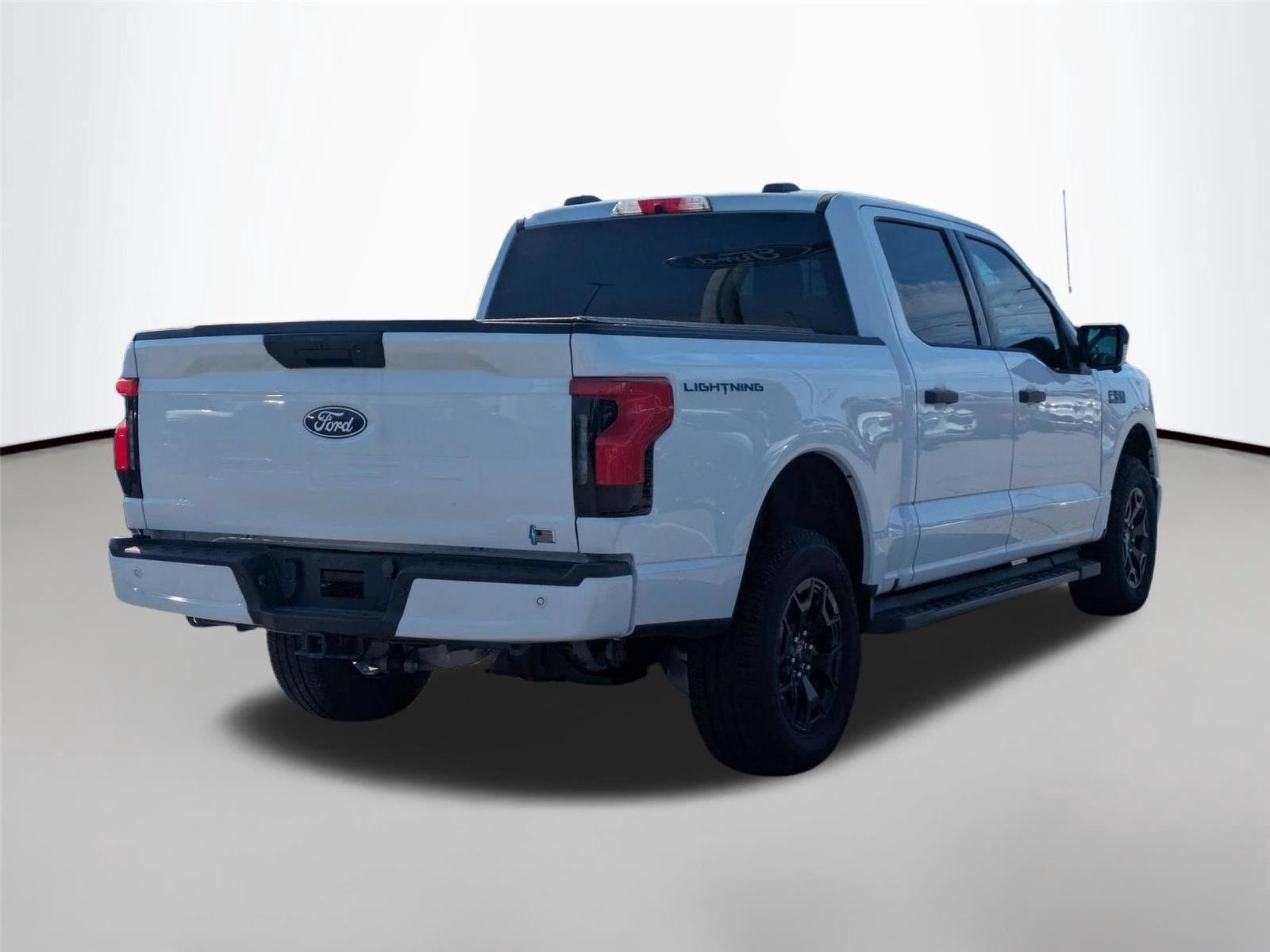 Used 2025 Oxford White Ford XLT image 5