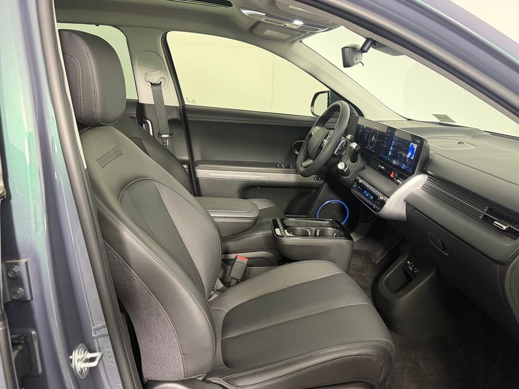 Used 2025 Green Hyundai Limited image 29