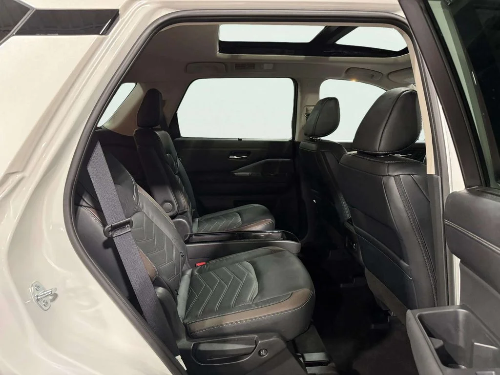 Certified Used 2024 Pearl White Tricoat Nissan Platinum image 27