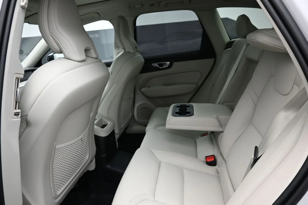New 2026 Crystal White Volvo T8 Ultra image 13