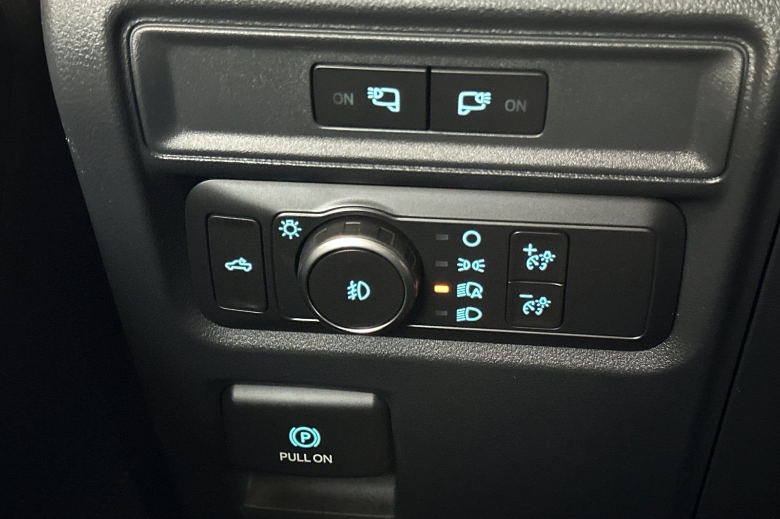 Used 2022 White Ford XL image 28