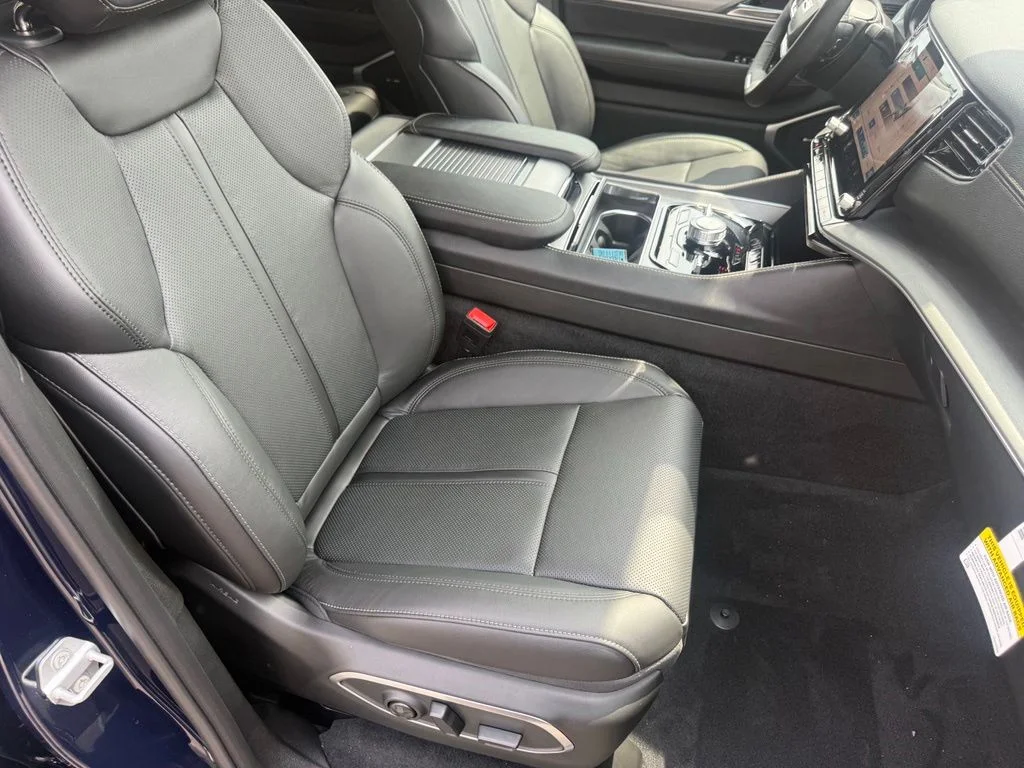 New 2026 Fathom Blue Pearlcoat Jeep Upland image 65