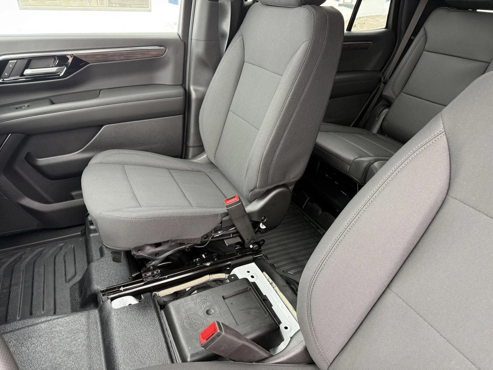 New 2025 Summit White Chevrolet Pursuit Rated image 19