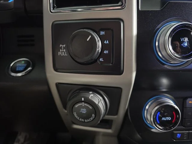Used 2020 Oxford White Ford Lariat image 24