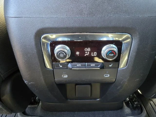 Used 2023 White Frost Tricoat GMC Denali image 17