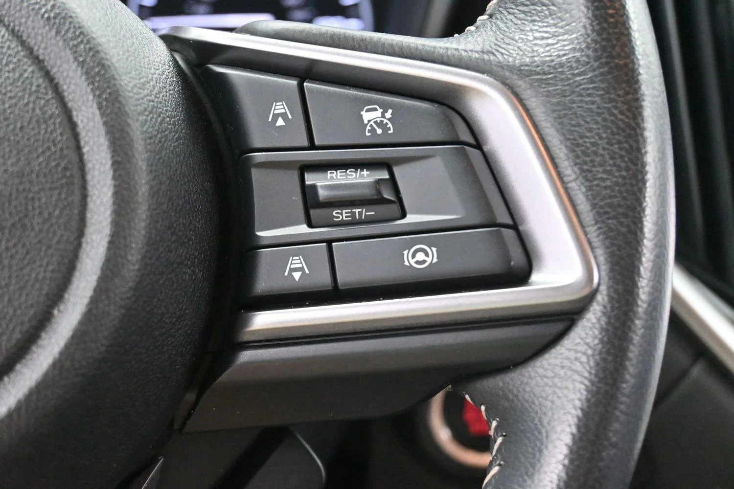 Used 2024 Ice Silver Metallic Subaru Limited image 20