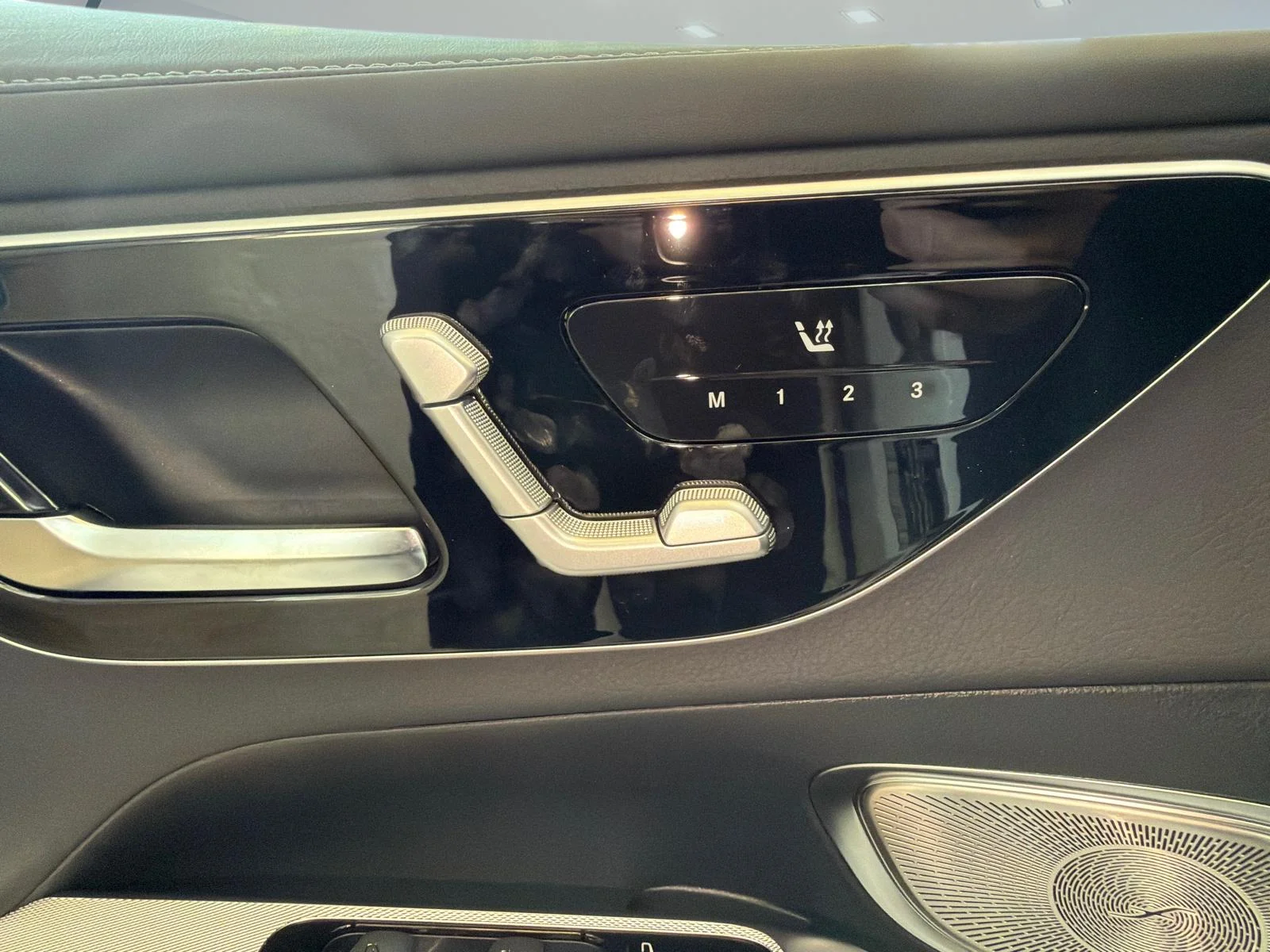 New 2026 White Mercedes-Benz GLC 300 4MATIC SUV image 23