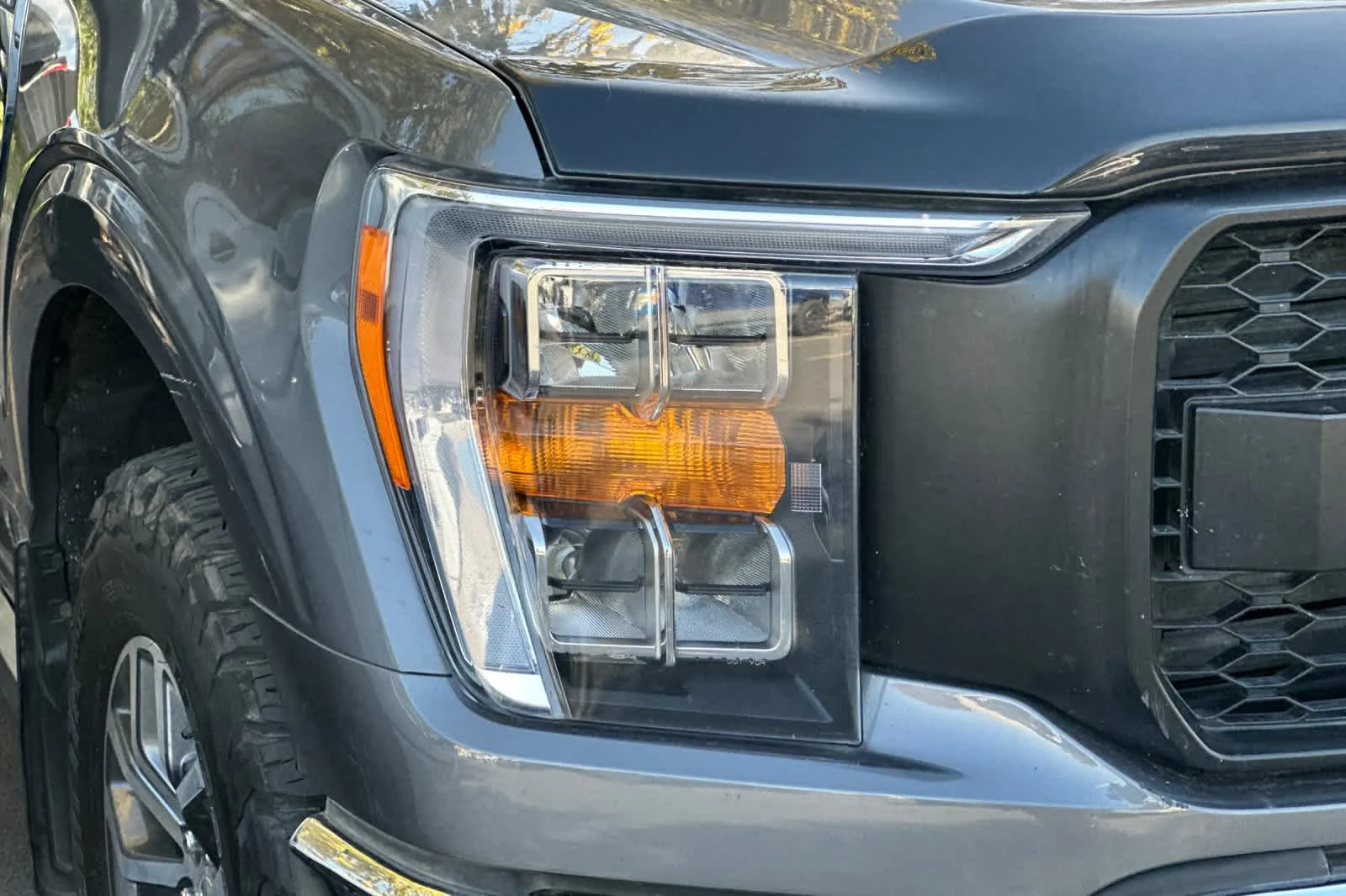 Certified Used 2022 Light Blue Clearcoat Metallic Ford LARIAT image 8