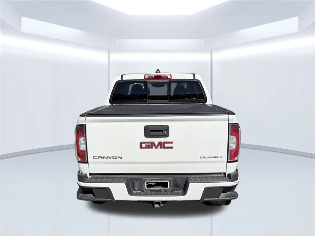 Used 2018 White GMC Denali image 16
