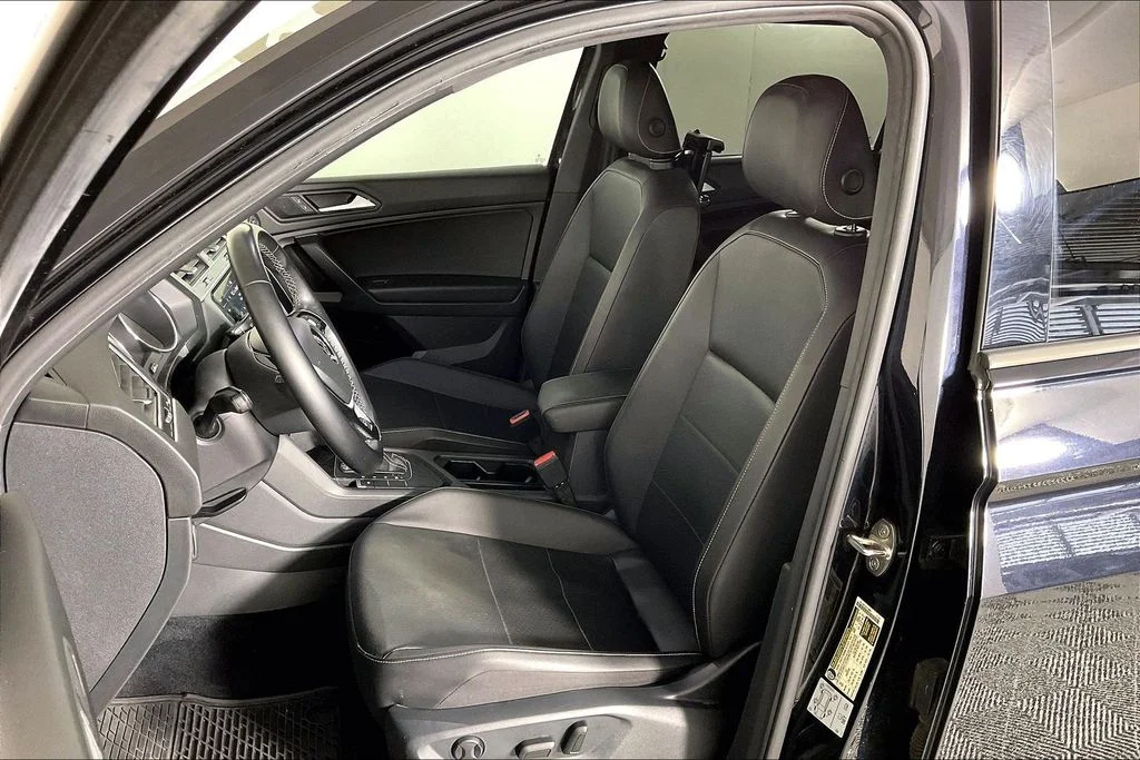 Used 2021  Volkswagen 2.0T SE R-Line Black image 24