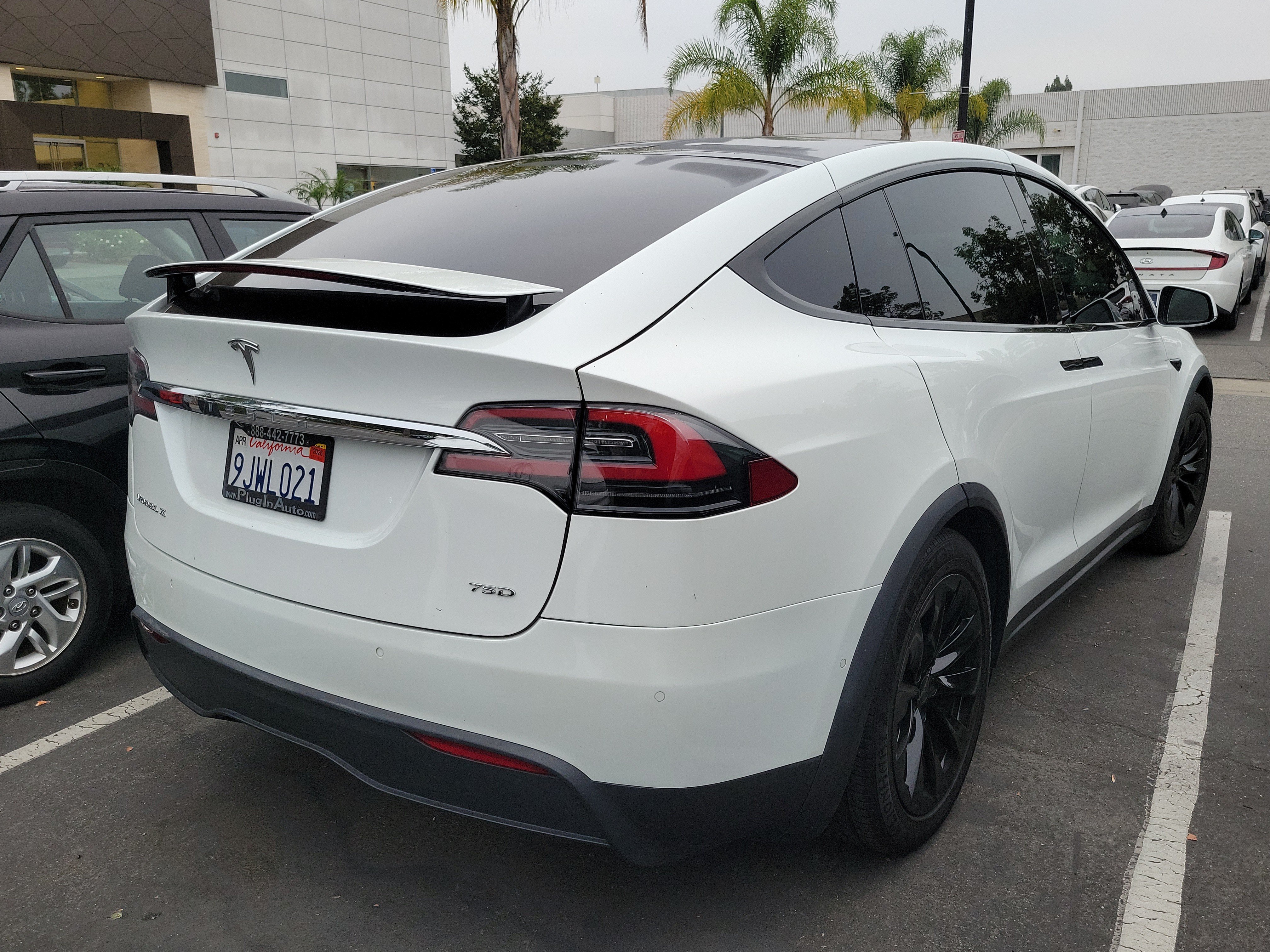 Used 2018 Pearl White Multi-Coat Tesla  image 5