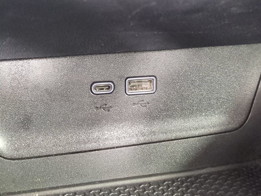 Used 2025 White Chevrolet LT image 27
