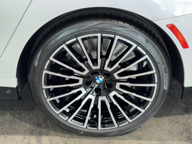 New 2026 Mineral White Metallic BMW 760i xDrive image 26