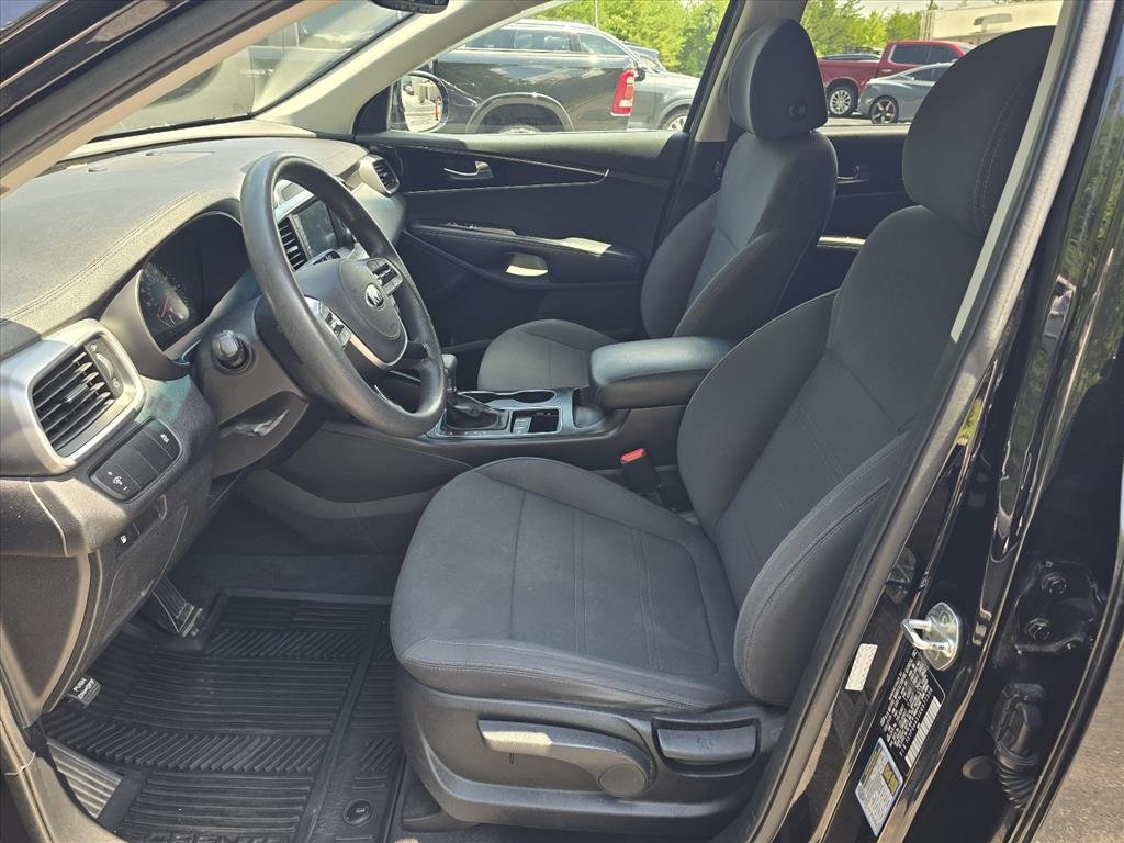 Used 2019 Black Kia L image 13