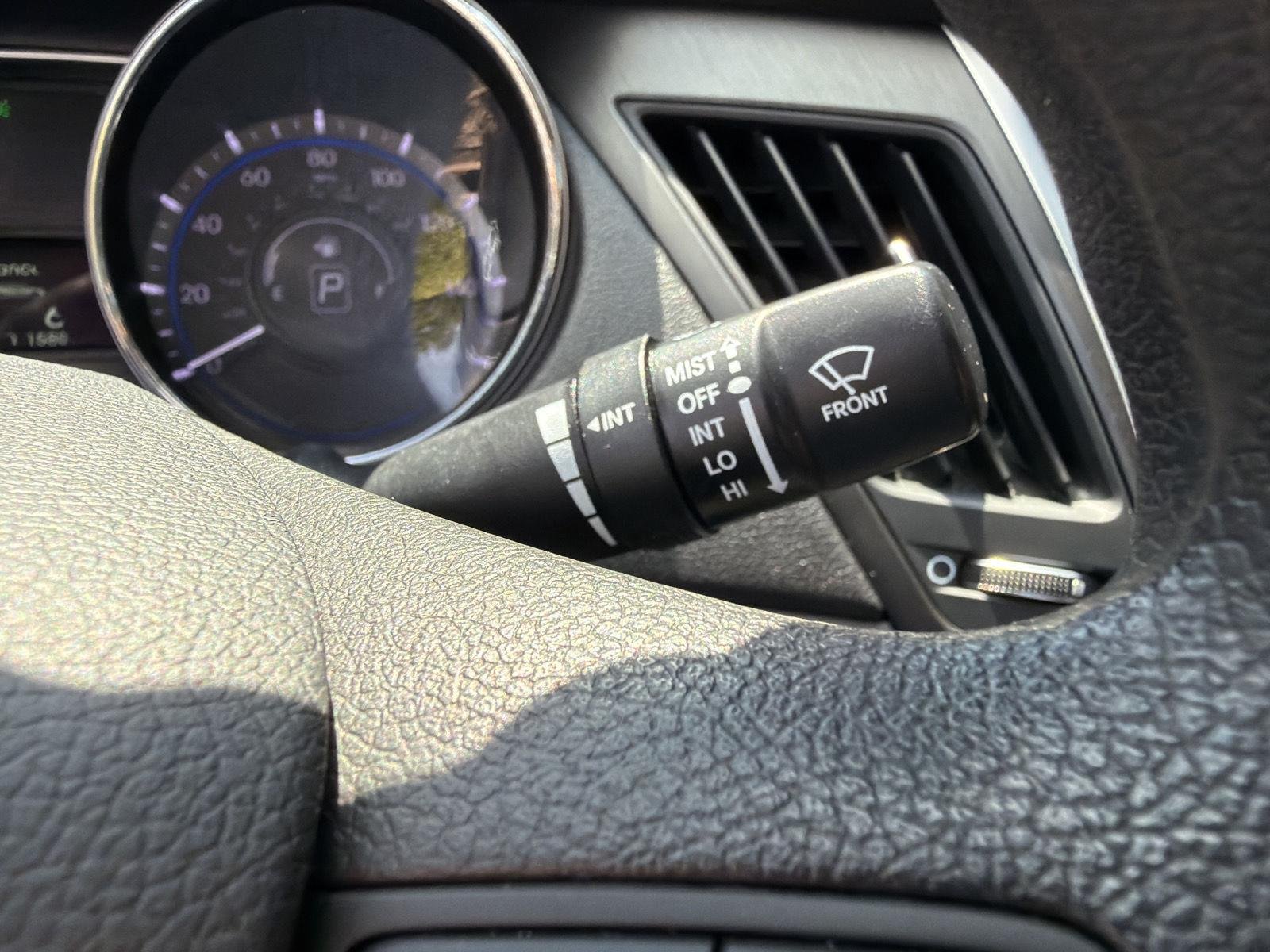 Used 2014 Radiant Silver Metallic Hyundai GLS image 16