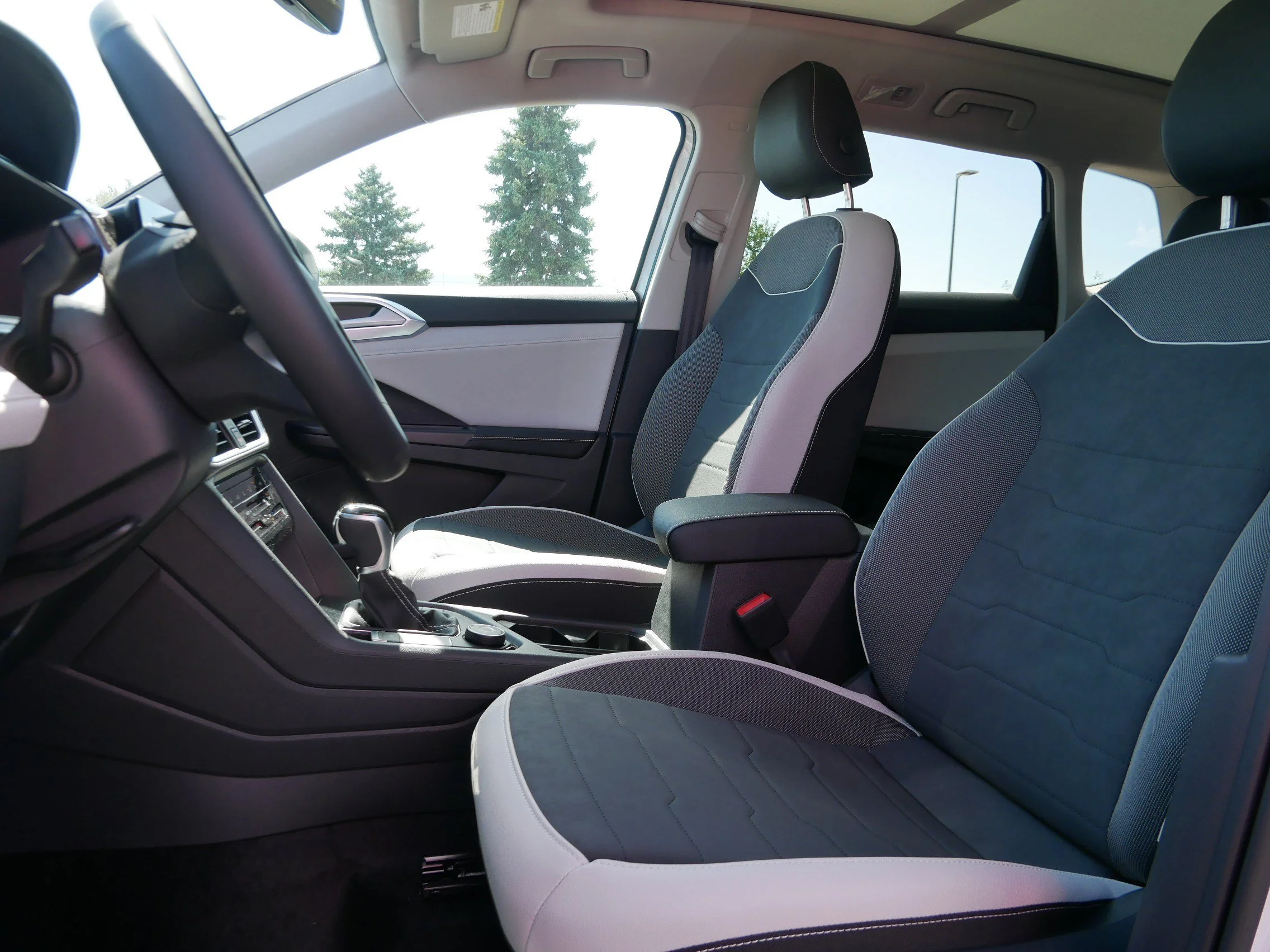 New 2026 Pure White Volkswagen SE image 4