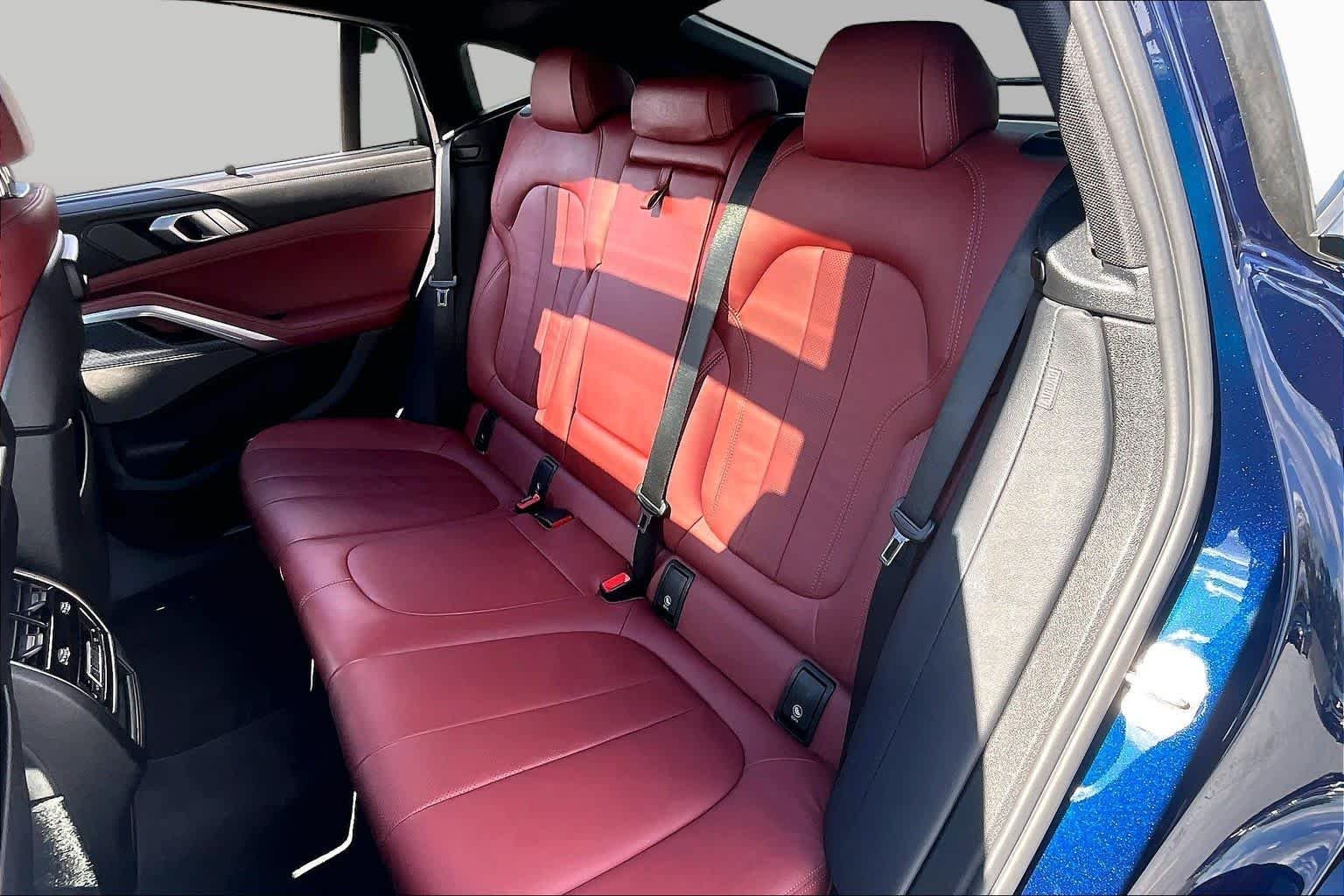 Used 2022 Tanzanite Blue II Metallic BMW M50i image 21