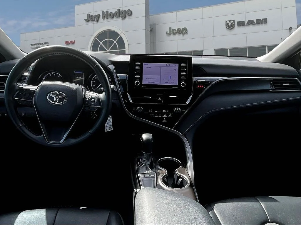 Used 2022 White Toyota SE Nightshade image 9