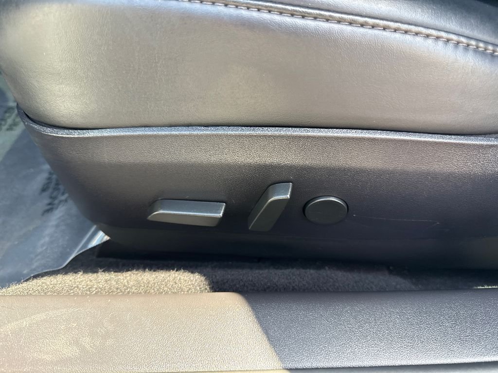 Used 2019 White Tesla Standard Range Plus image 25