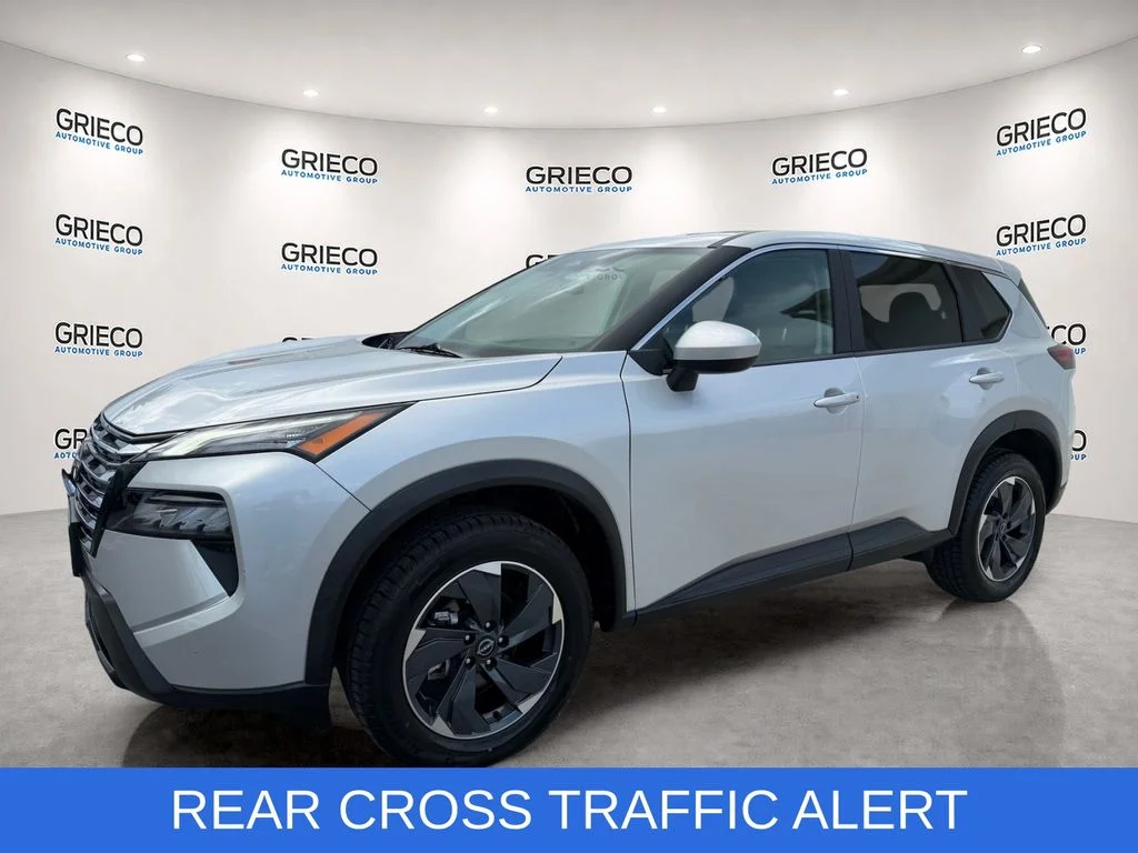 Used 2025 Silver Nissan SV image 3