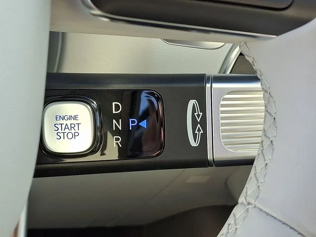 New 2026 Silver Hyundai SEL Premium image 19