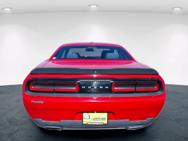 Used 2018 Red Dodge SXT image 10