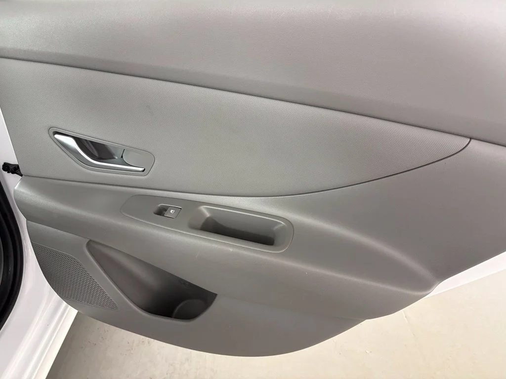 Used 2024 White Hyundai SEL image 38