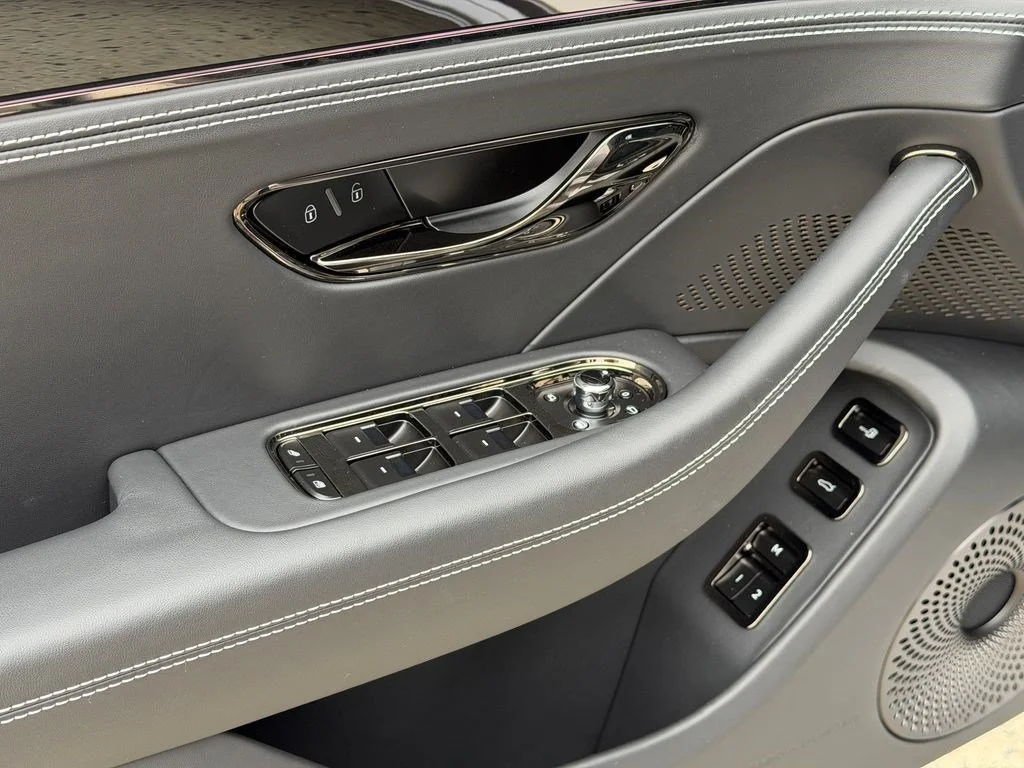 New 2026 Silver Bentley  image 17
