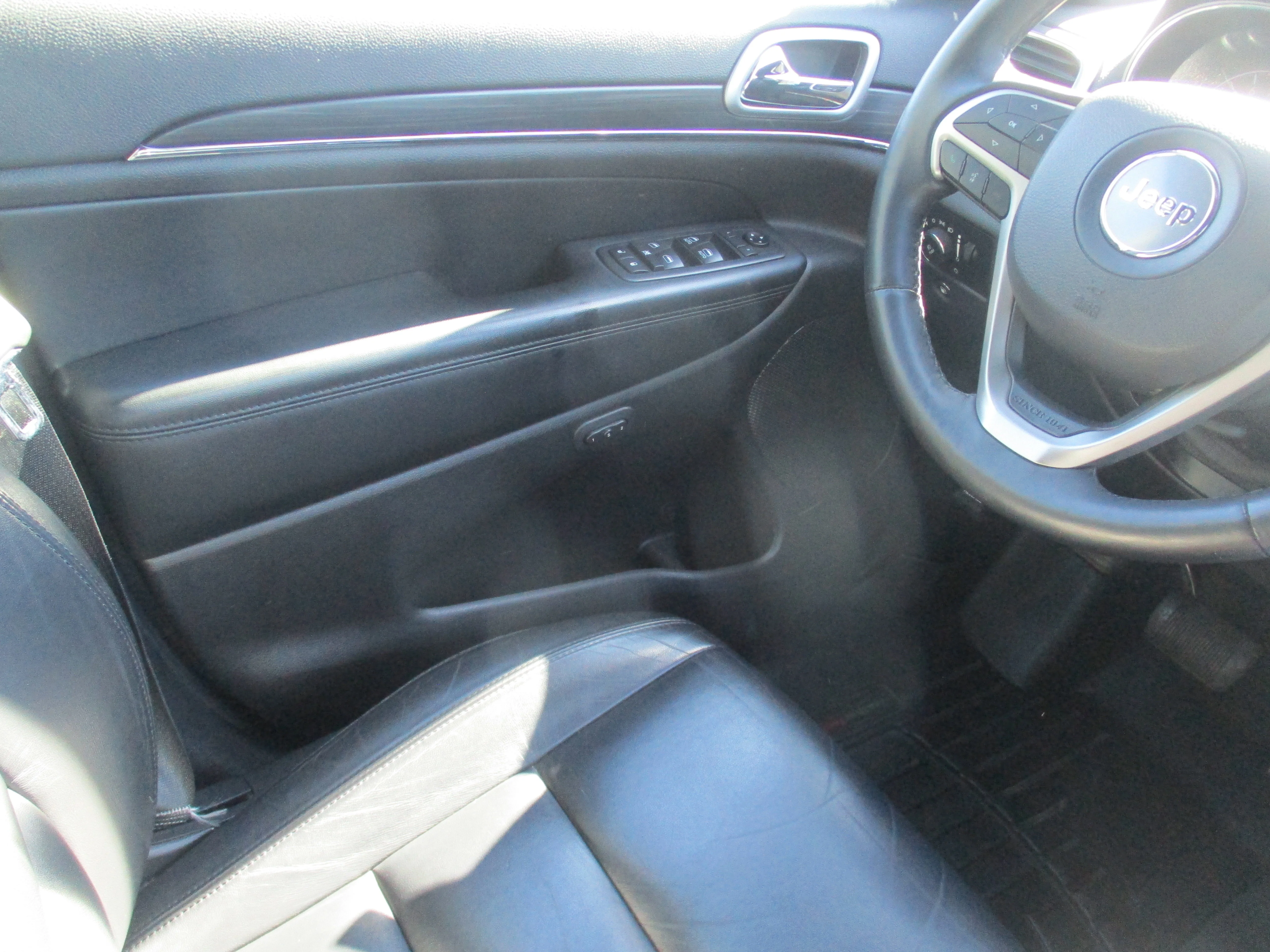 Used 2019 Billet Silver Metallic Clearcoat Jeep Limited image 24
