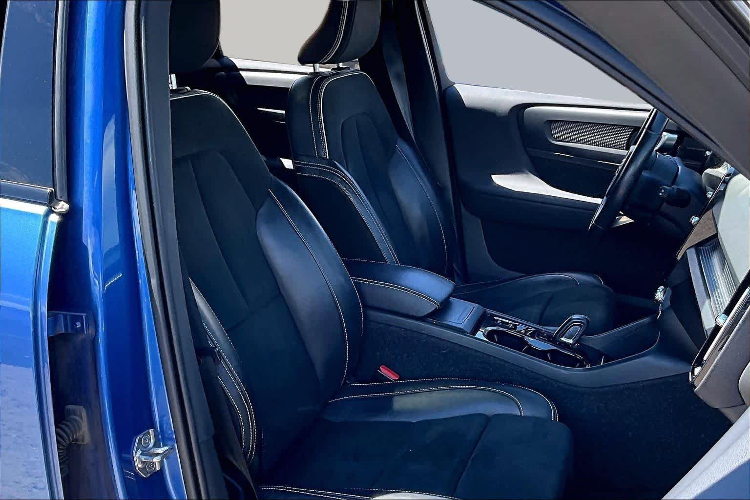 Pre-Owned 2021 Volvo XC40 R-Design