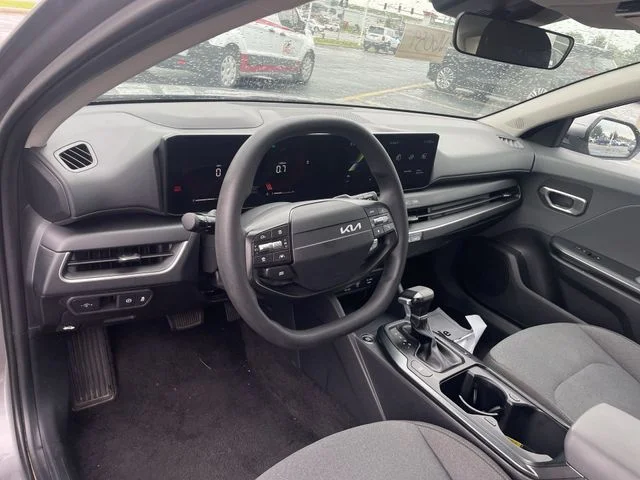 2025 Kia K4 LXS - Photo 18
