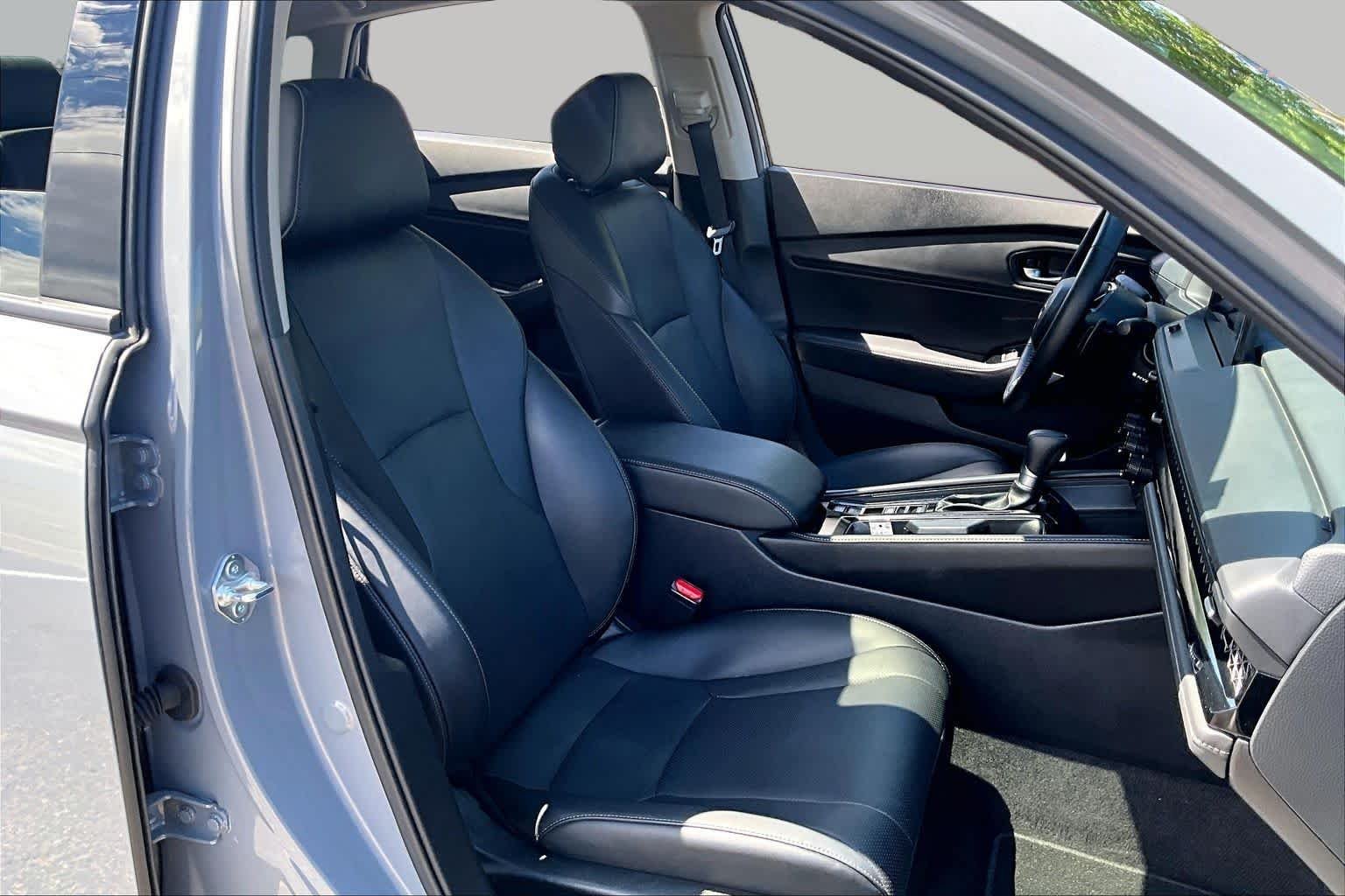 Used 2025 Urban Gray Pearl Honda Touring image 8