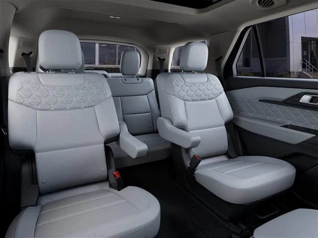 New 2027 Star White Metallic Tri-Coat Ford Platinum image 11