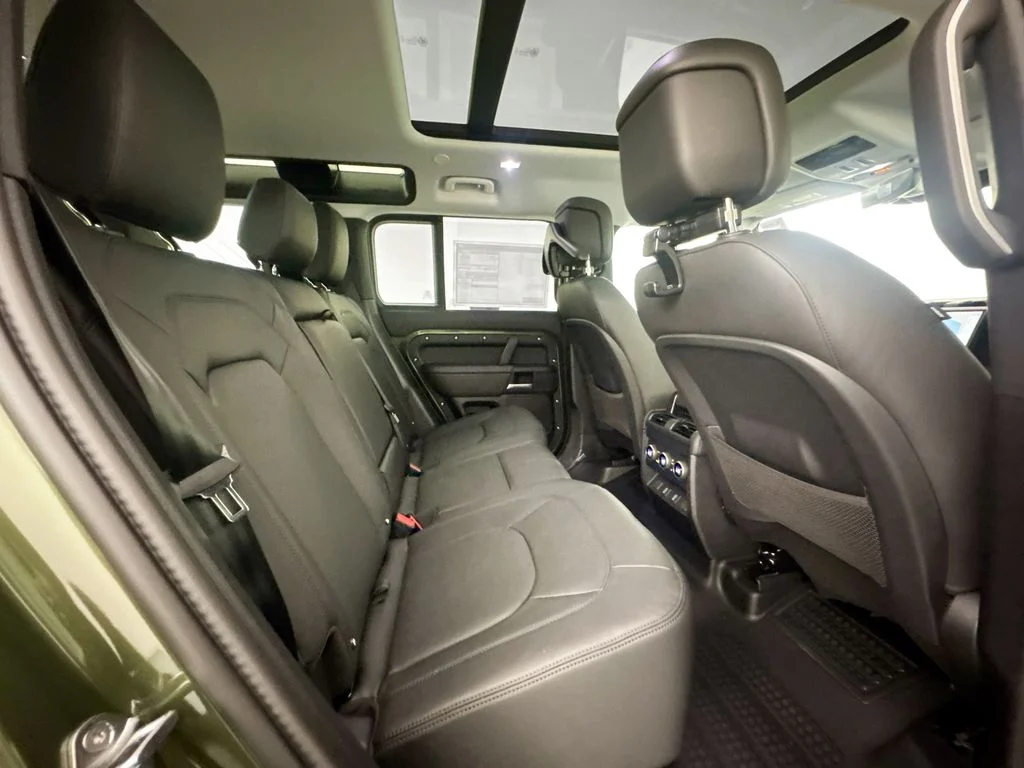 New 2026 Woolstone Green Land Rover S image 27