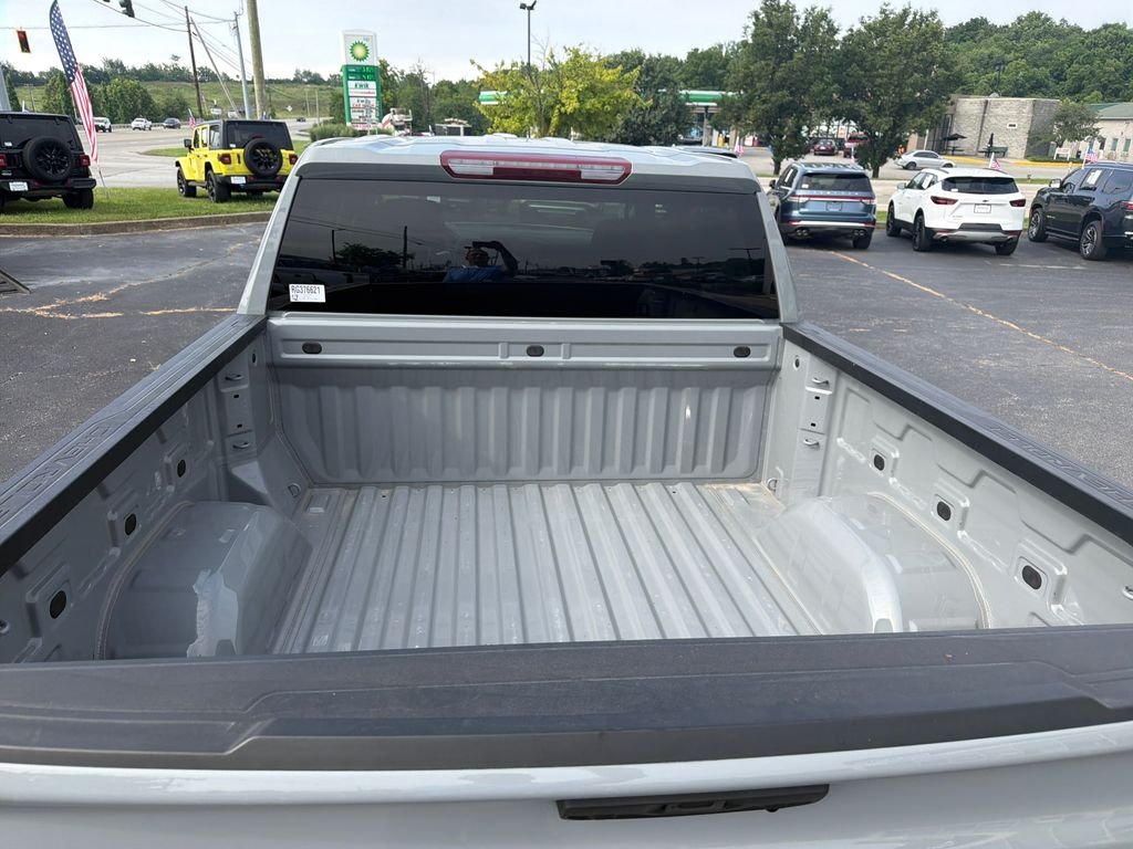 Used 2024 Gray Chevrolet LT image 7